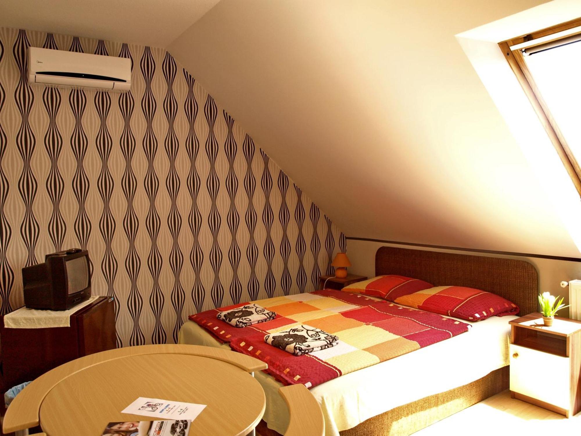 Illes Vendeghaz Hotel Keszthely Eksteriør billede