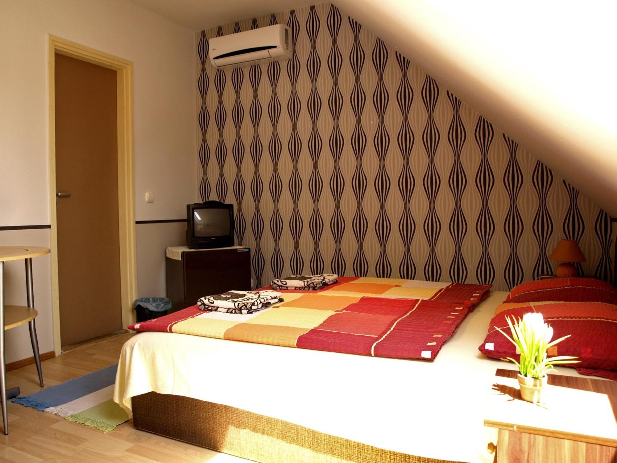 Illes Vendeghaz Hotel Keszthely Eksteriør billede
