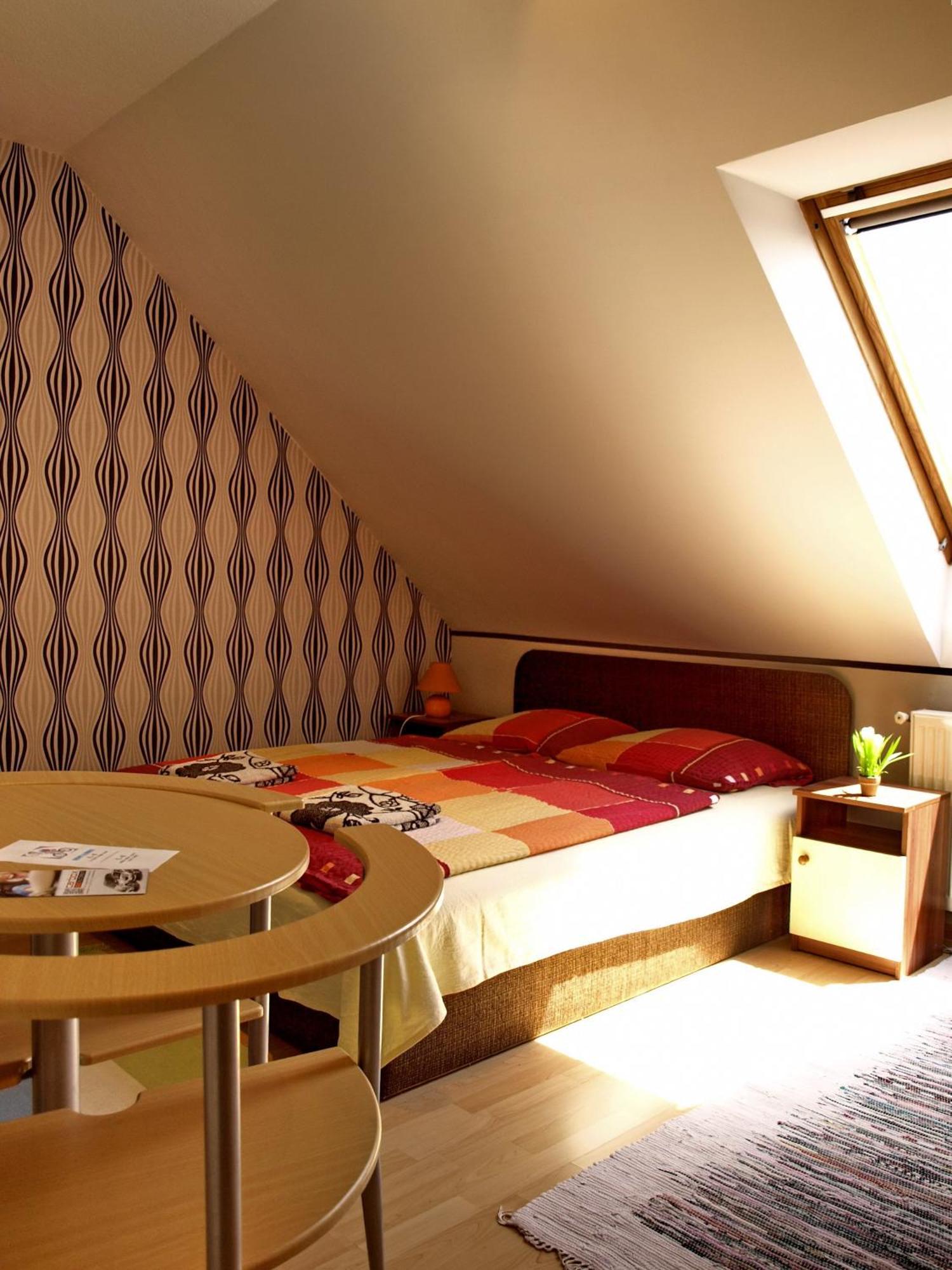 Illes Vendeghaz Hotel Keszthely Eksteriør billede