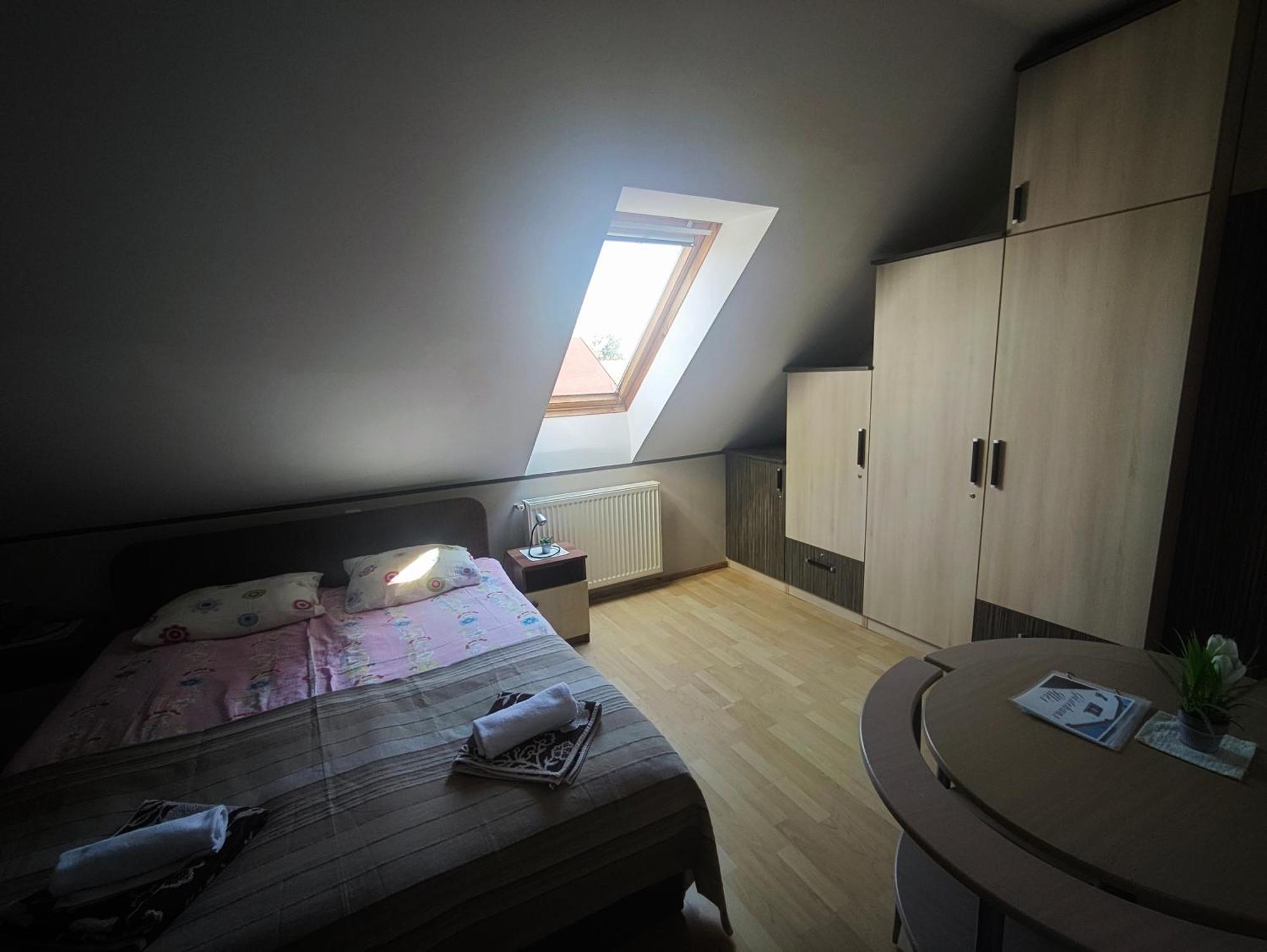 Illes Vendeghaz Hotel Keszthely Eksteriør billede