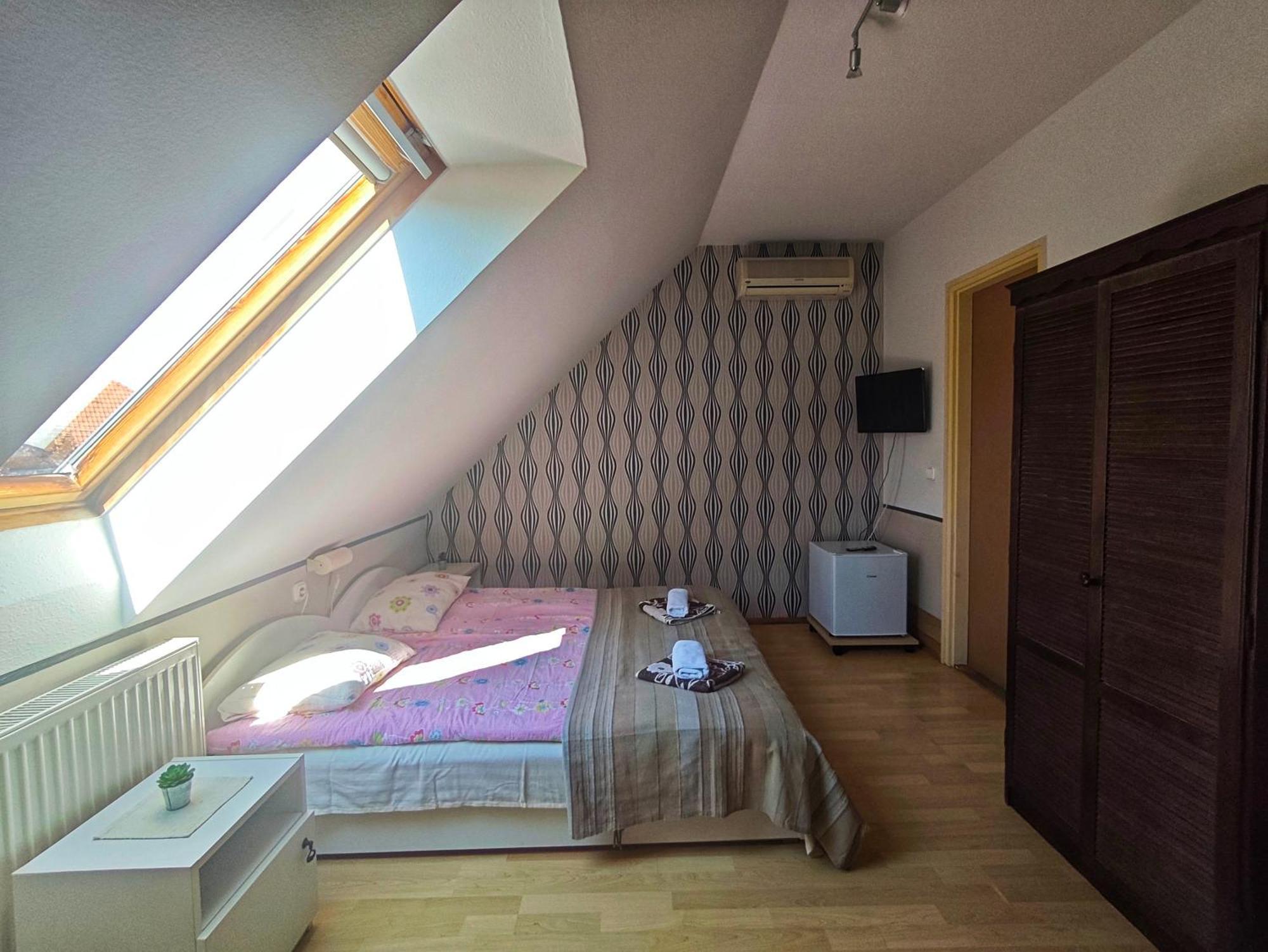 Illes Vendeghaz Hotel Keszthely Eksteriør billede