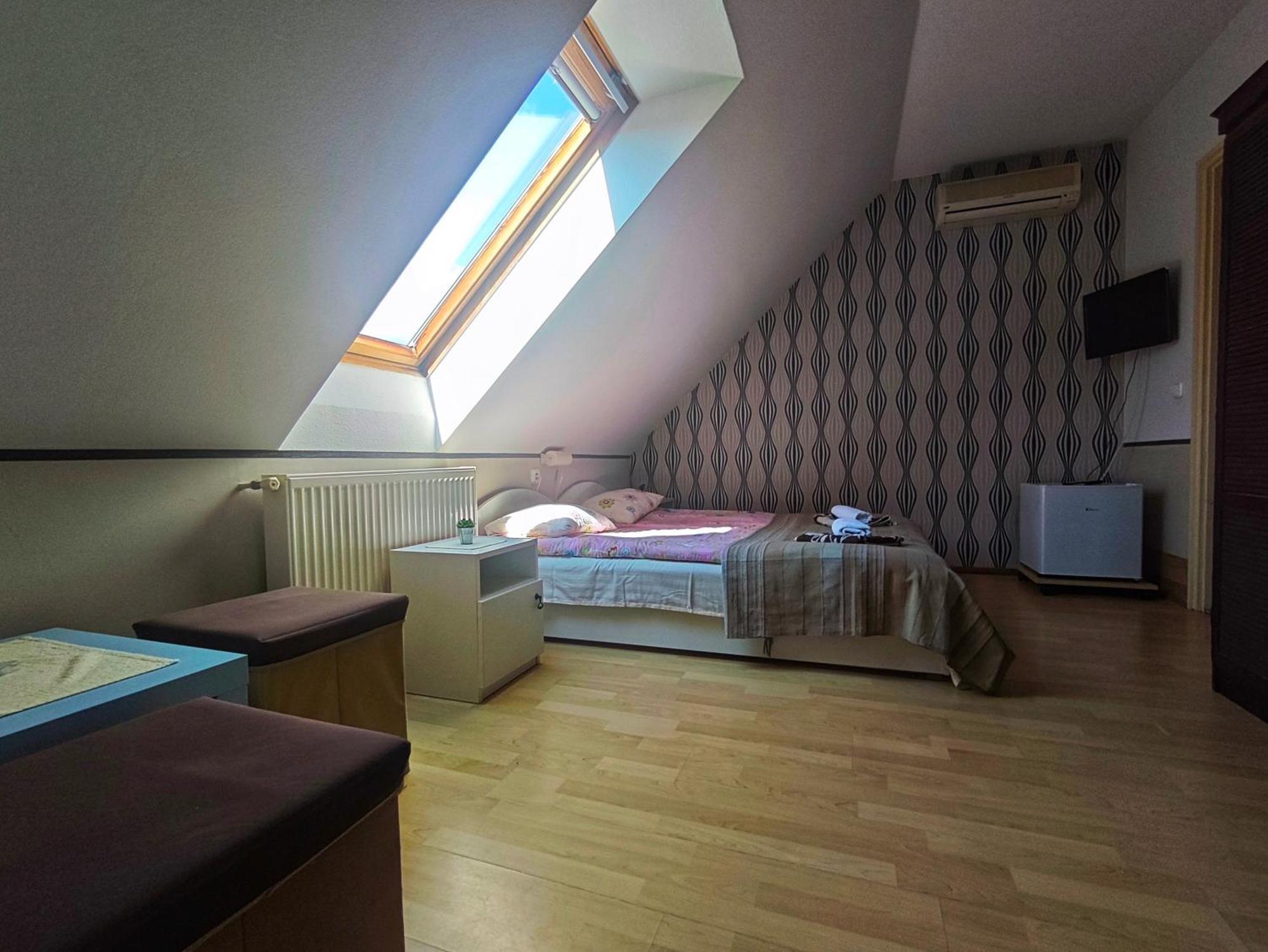Illes Vendeghaz Hotel Keszthely Eksteriør billede