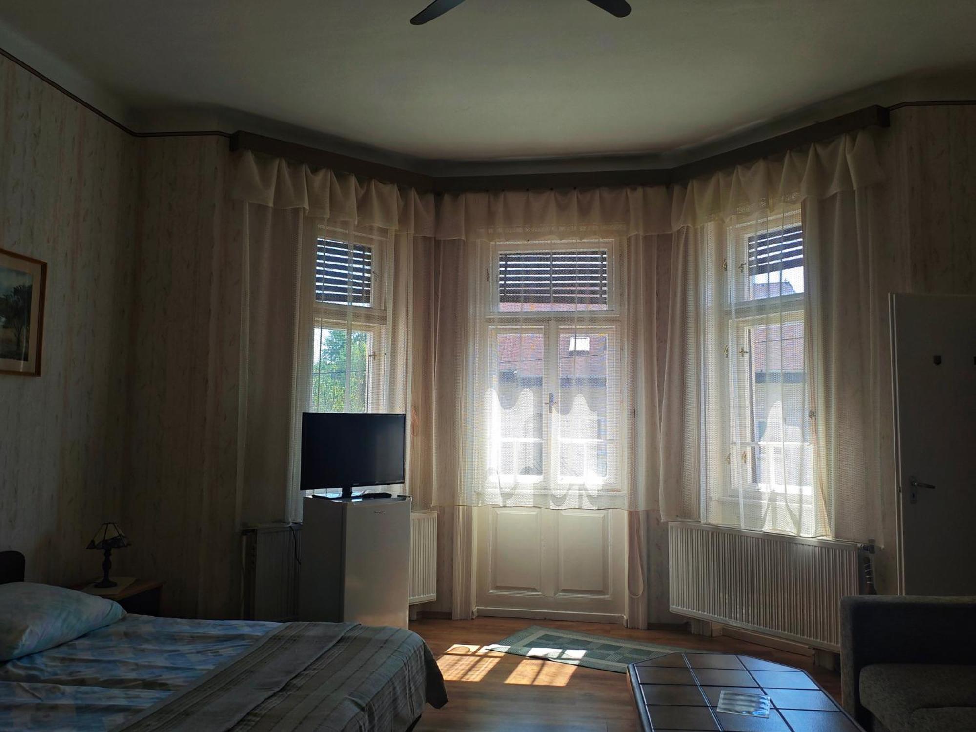 Illes Vendeghaz Hotel Keszthely Eksteriør billede