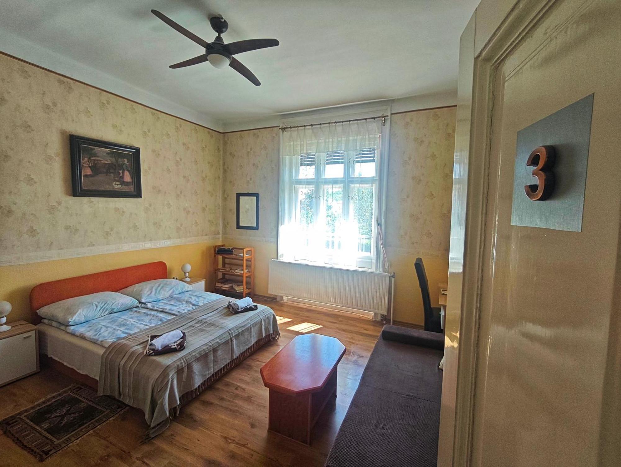 Illes Vendeghaz Hotel Keszthely Eksteriør billede