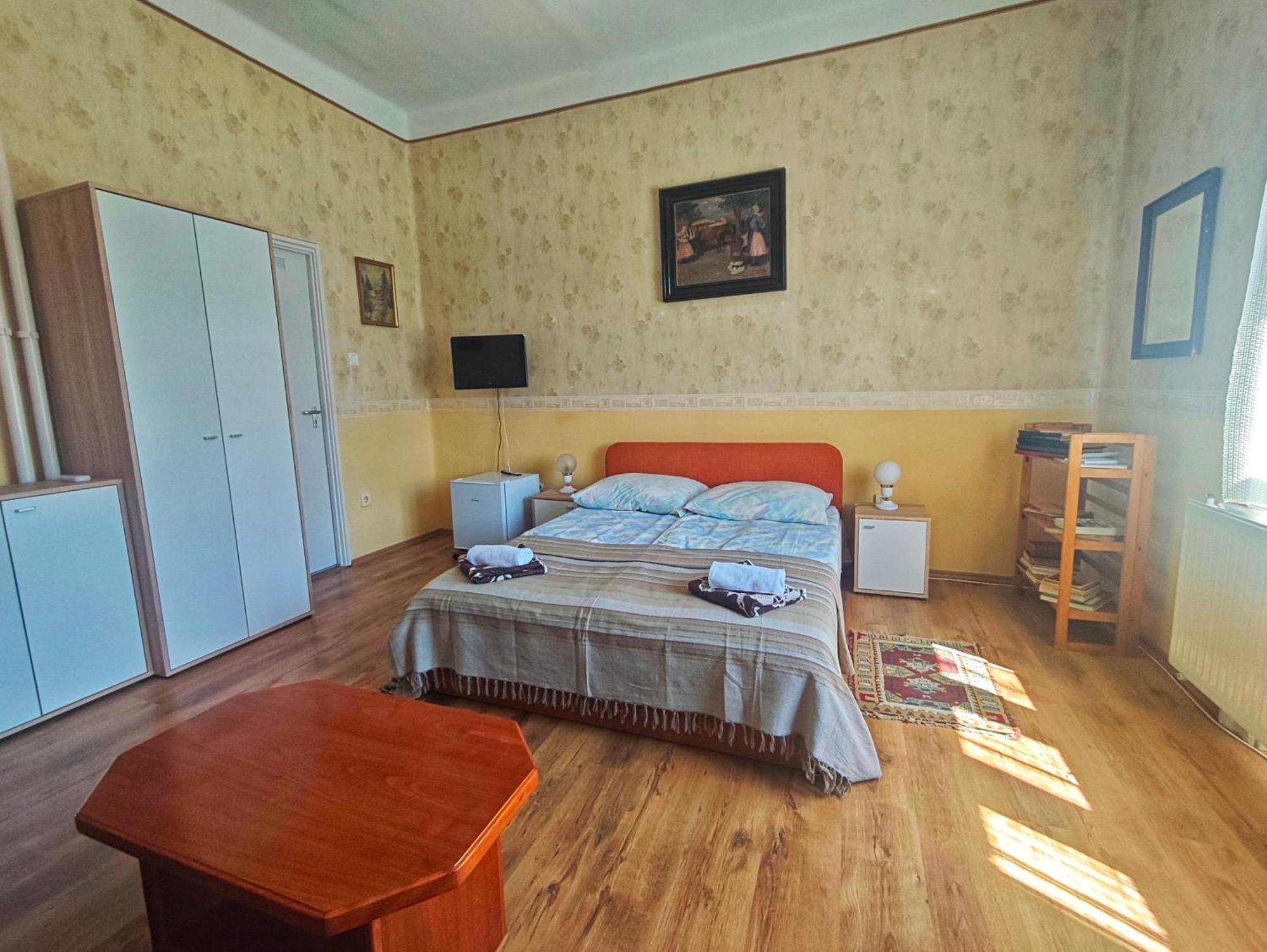 Illes Vendeghaz Hotel Keszthely Eksteriør billede