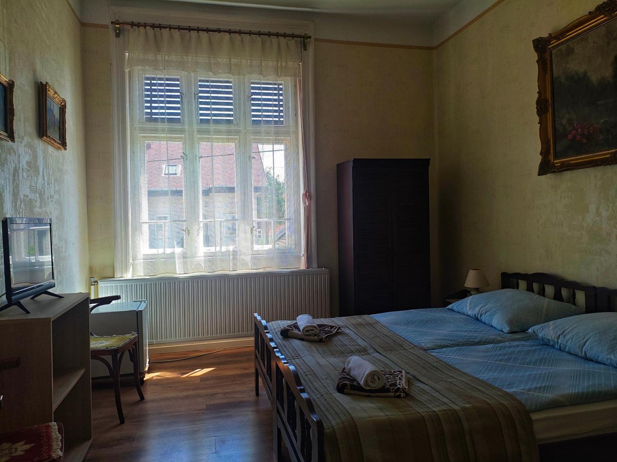 Illes Vendeghaz Hotel Keszthely Eksteriør billede