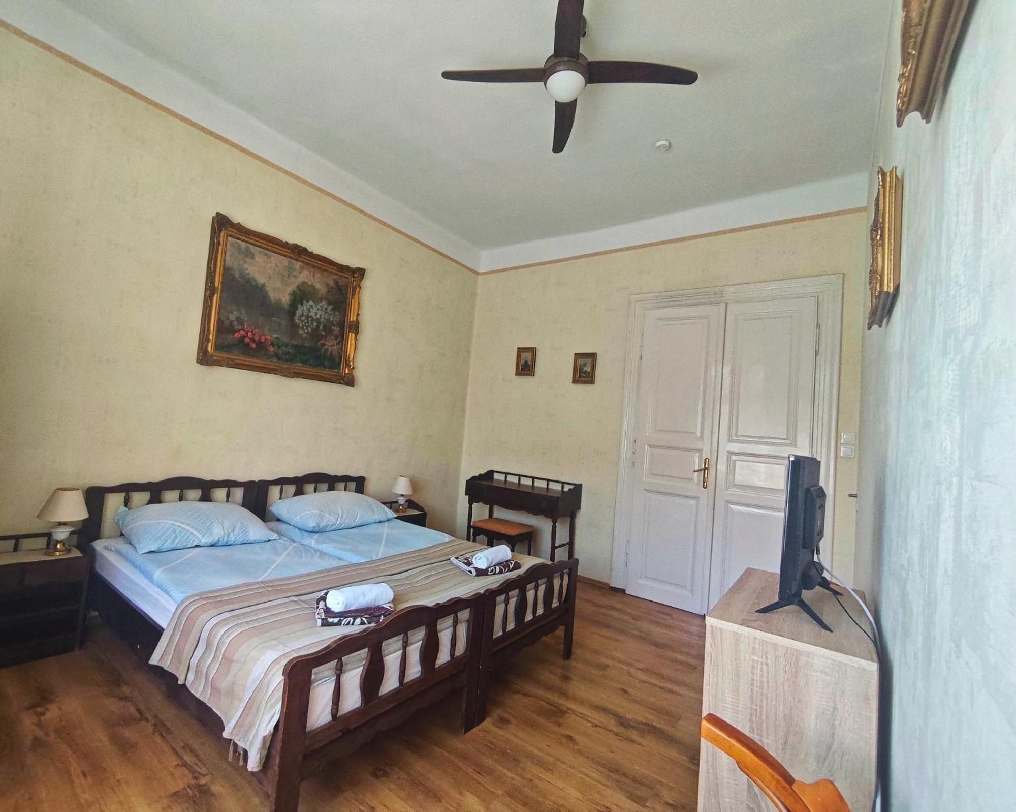 Illes Vendeghaz Hotel Keszthely Eksteriør billede