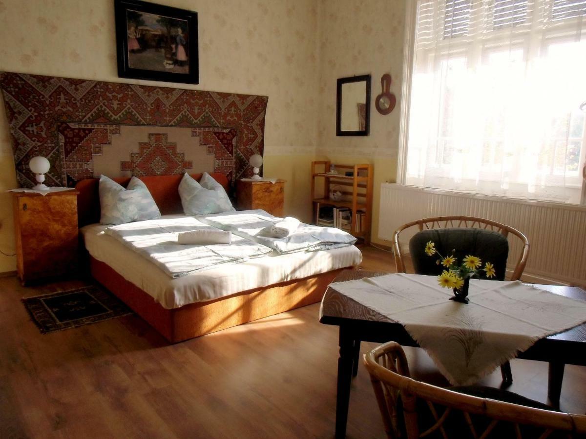 Illes Vendeghaz Hotel Keszthely Eksteriør billede