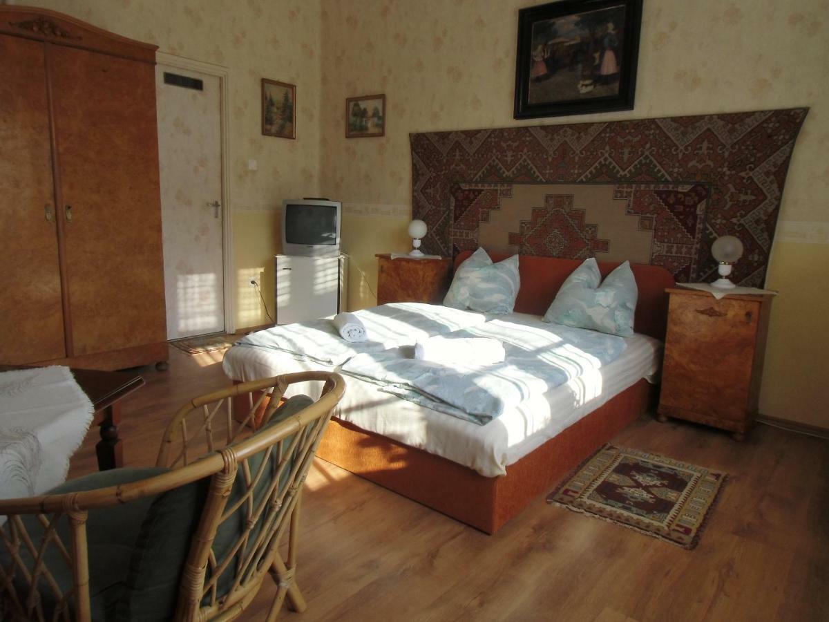 Illes Vendeghaz Hotel Keszthely Eksteriør billede
