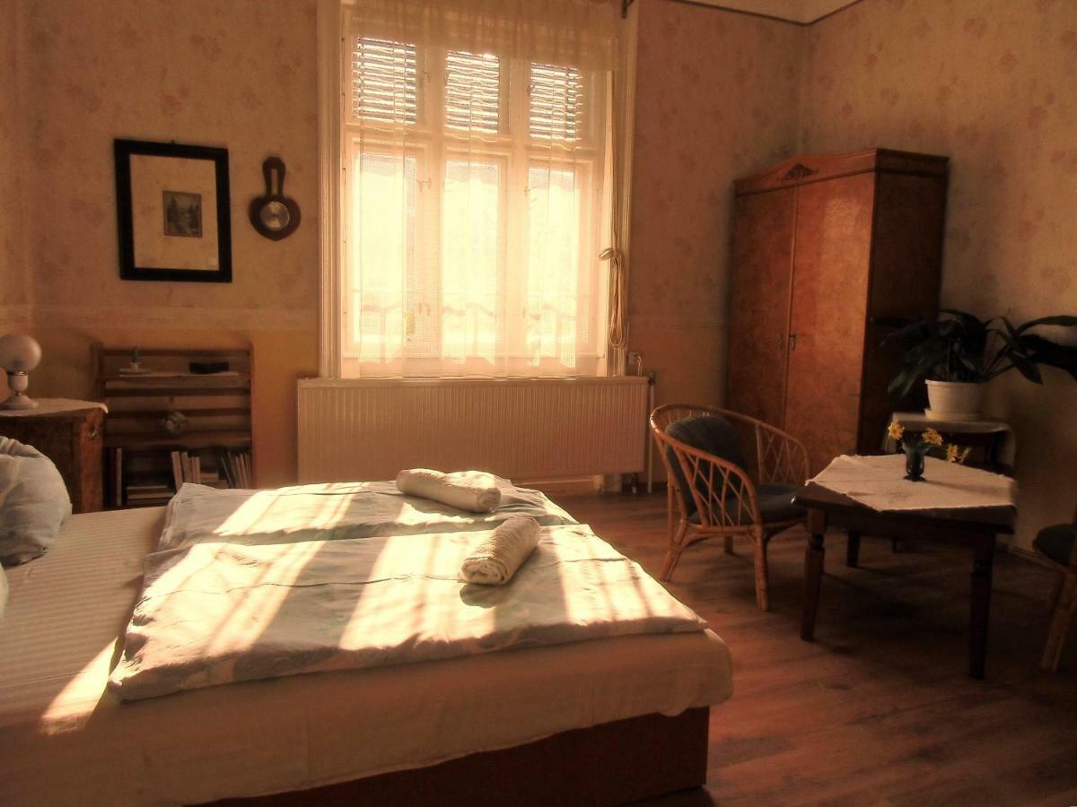 Illes Vendeghaz Hotel Keszthely Eksteriør billede