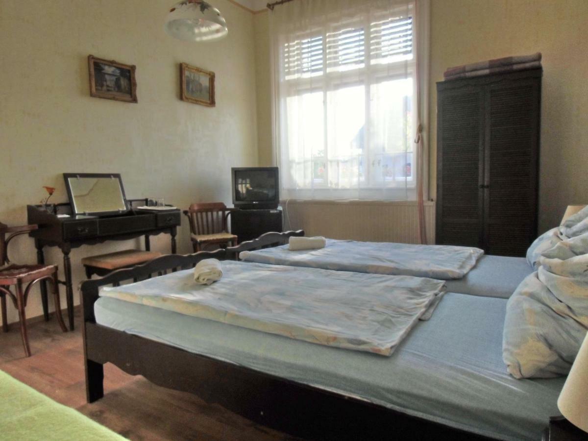 Illes Vendeghaz Hotel Keszthely Eksteriør billede