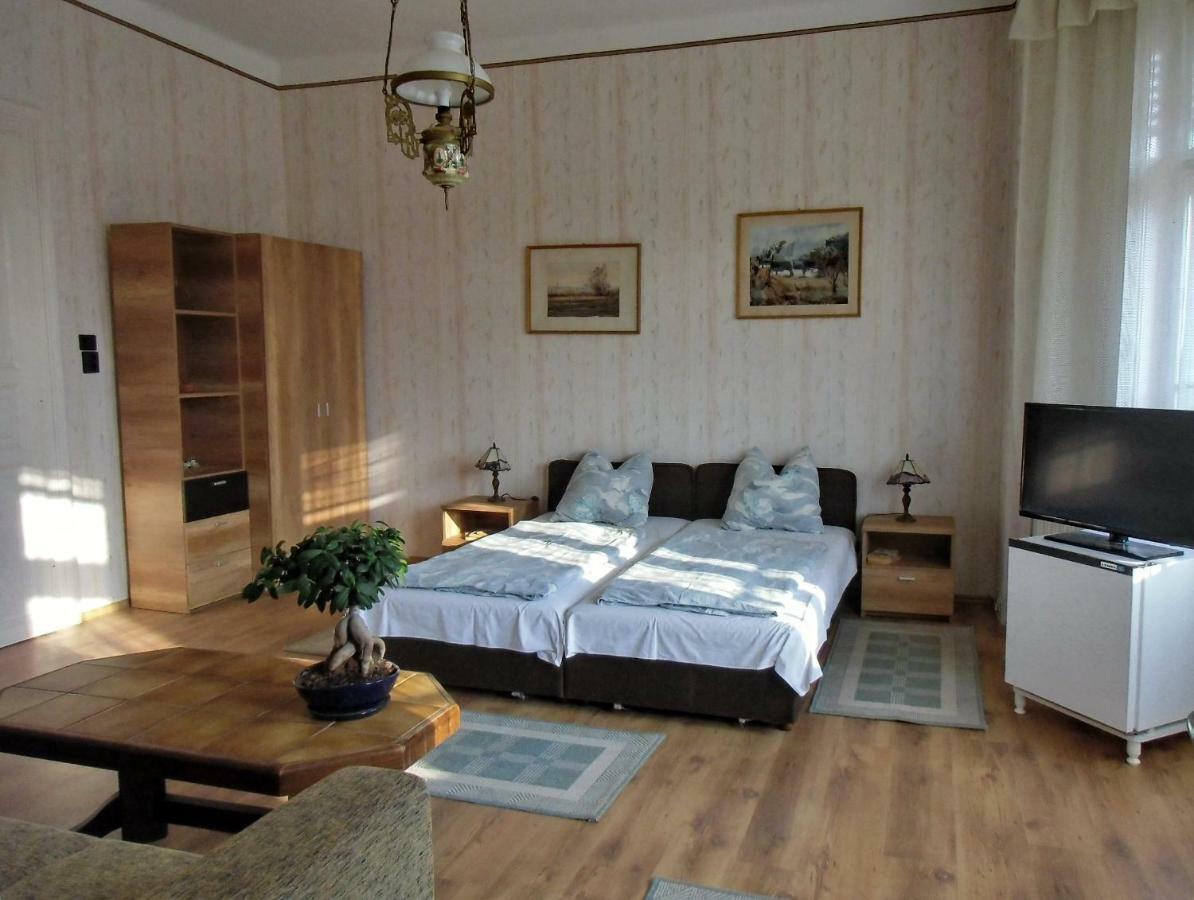 Illes Vendeghaz Hotel Keszthely Eksteriør billede