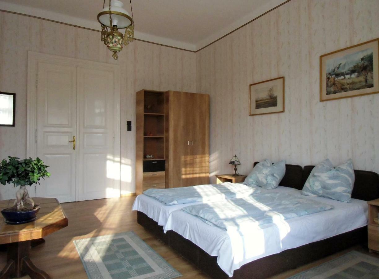 Illes Vendeghaz Hotel Keszthely Eksteriør billede